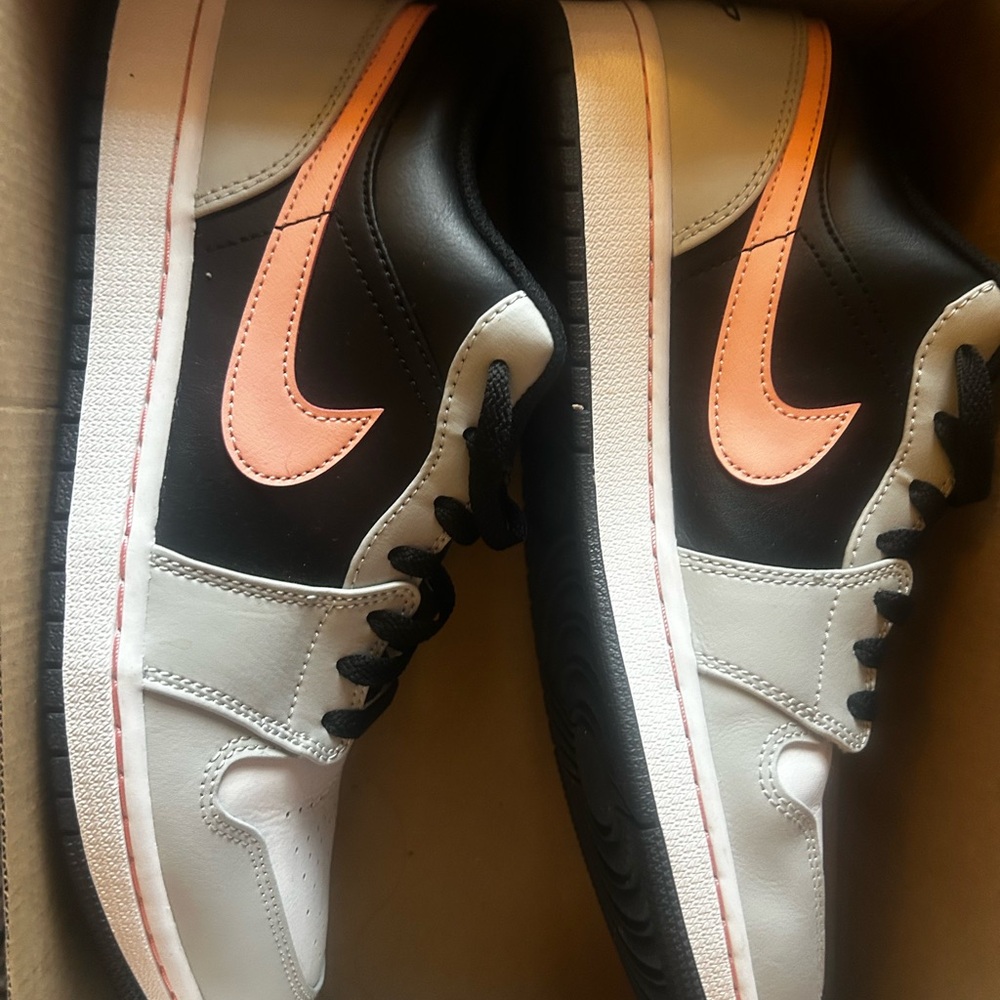 Jordan Men's Black and Pink Sneakers